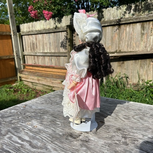 Angelina 2000 collector’s edition doll by timeless‎ treasures - Picture 2 of 6